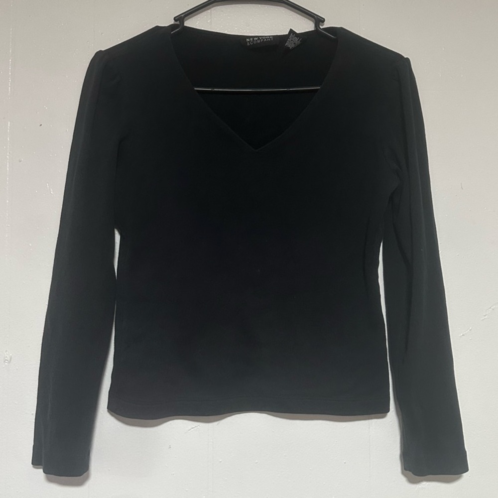 Black V-Neck Long Sleeve Top